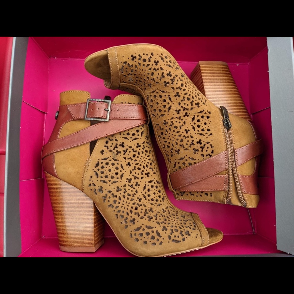 Vince CAMUTO booties